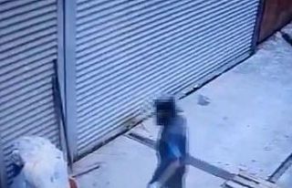Sancaktepe’de iş yerinin önünde bulunan malzemeleri...