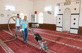 Şanlıurfa’daki ibadethanelerde bayram temizliği