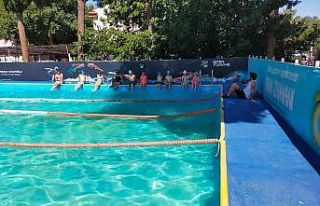 Sarıgöl’de yüzme kursuna büyük ilgi