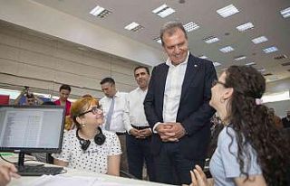 Seçer, YKS Tercih Danışmanlığına başvuran öğrencilerle...