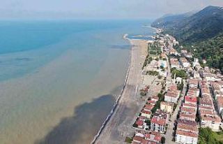 Sel suları Karadeniz’i kahverengiye bürüdü