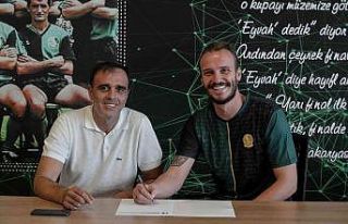 Sinan Kurumuş resmen Sakaryaspor’da