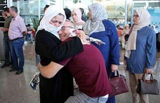 Sivas’a dönen ilk hacı kafilesi gözyaşlarıyla...