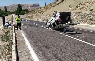 Sivas’ta feci kaza hafif ticari takla attı: 5 yaralı