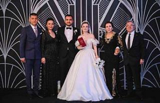 Siyasiler ve iş insanları bir araya getiren düğün
