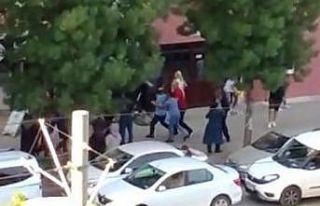 Sokak ortasındaki kavga cep telefonu kameralarına...