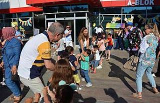 Sokak Oyunları Şenliği: Hekimler çocuklarla oyun...