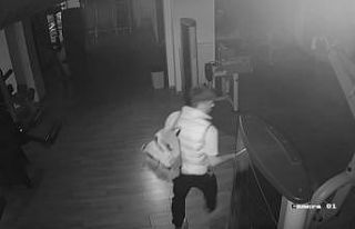 Spor merkezini soyan hırsızın rahatlığı kamerada