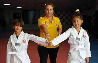 Sporcu kardeşler günlerini kurslarda geçiriyor