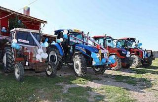 Sünnet düğününde otomobiller yerlerini traktörlere...