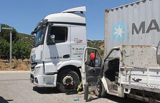 Süt kamyoneti ile tır çarpıştı: 1 yaralı