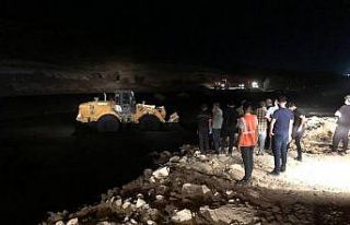 TAG Otoyolu’nda atık temizleme çalışmaları...