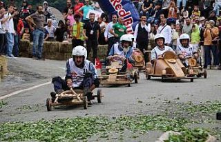 Tahta araba yarışları nefes kesti