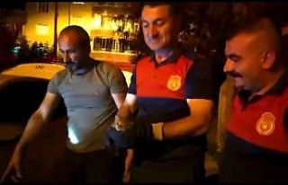 Taksinin motor bölgesinde sıkışan yavru kediyi...