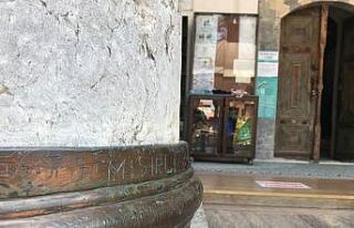 Tarihi külliyenin sütunlarına büyük saygısızlık