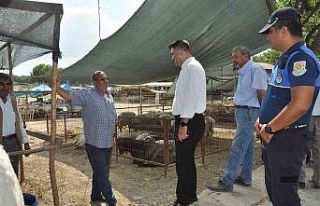 Tarsus’ta kurban satış yerleri denetlendi
