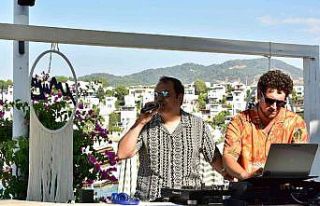 Tatilciler Arto ile coştu