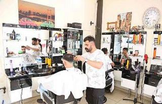 Tatvan’da berberlerin bayram mesaisi