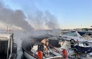 Tekirdağ’da Yat Limanında tekneler yandı
