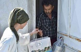 Tekkeköy’de aşevinden evlere bayram hediyesi