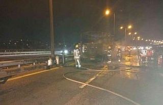 TEM Otoyolu’nda oksijen tüpü yüklü kamyon alev...