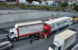 TEM’de 3 tır, 1 otomobil birbirine girdi: Hatalı...