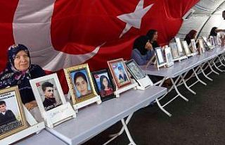 Terör mağduru ailelerin evlat nöbeti bin 57’nci...