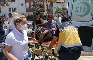 Ters yönden gelip otomobille çarpışan motosikletteki...