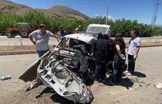 Tır ile çarpışan otomobildeki sürücü öldü