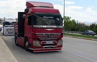 Tır ile otobüsün çarpıştığı kazada büyük...