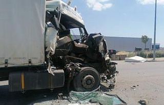 Tır kazasından burnu bile kanamadan kurtuldu