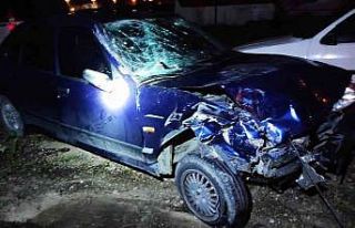 Traktör ile otomobil çarpıştı: 4 yaralı