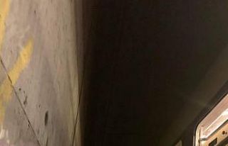 Tren seferleri aksayan Paris’te halk tünellerde...