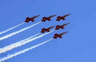 Türk Yıldızları ve Çelik Kanatlar’ın uçuş...