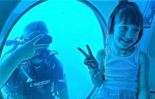 Türkiye’nin ilk turistik denizaltısı 15 bin turisti...