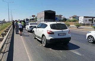 Üç aracın karıştığı zincirleme kazada 1 kişi...