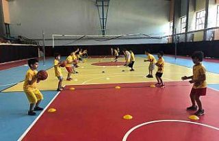 Ücretsiz spor okulunda 7 branşta eğitim veriliyor