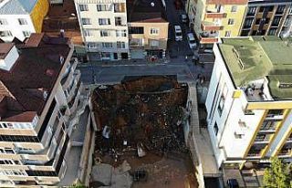 Üsküdar’da istinat duvarı çöktü, alan havadan...