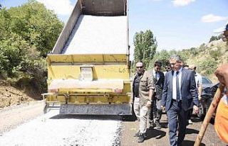 Vali Akkoyun, Morcalı köyündeki asfalt çalışmalarını...