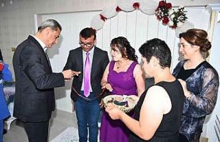 Vali konağında çiçeğiyle kız istedi