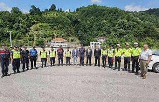 Vali Mustafa Tutulmaz uygulama noktasında vatandaşların...