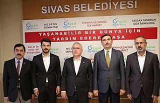 Vali Şimşek’ten Hayat Ağacı Derneğine kurban...