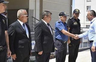 Vali Soytürk Mehmetçik ve polis ile bayramlaştı