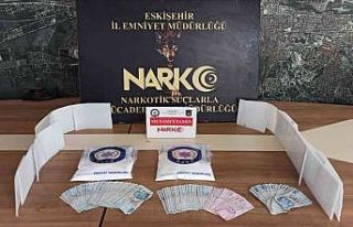 Valizin etrafına saklanan 2,6 kilogram metamfetamin...