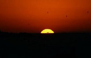 Van Gölü’nde doğan güneş hayran bıraktı