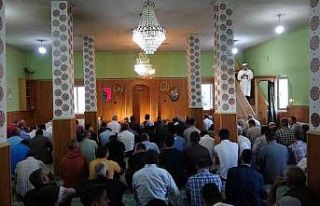 Van’da bayram namazı coşkuyla eda edildi