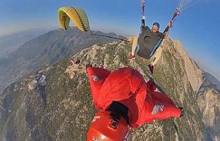 Wingsuit sporcuları Koçak ile Toy’un şovu nefesleri...