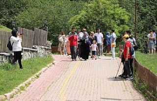 Yağmurlu günlerin ardından tatilciler Gölcük...