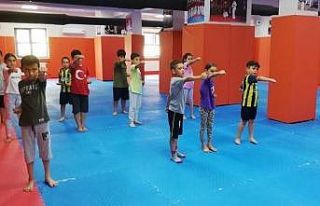 Yaz okulu öğrencileri eğitimlerini almaya devam...