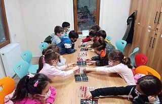 Yaz tatilinde eğlenerek öğreniyorlar